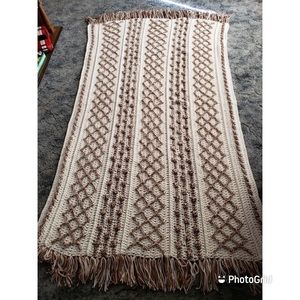 🍫S’mores Fisherman Style Afghan w/fringe Hand Crocheted White/Variegated Brown